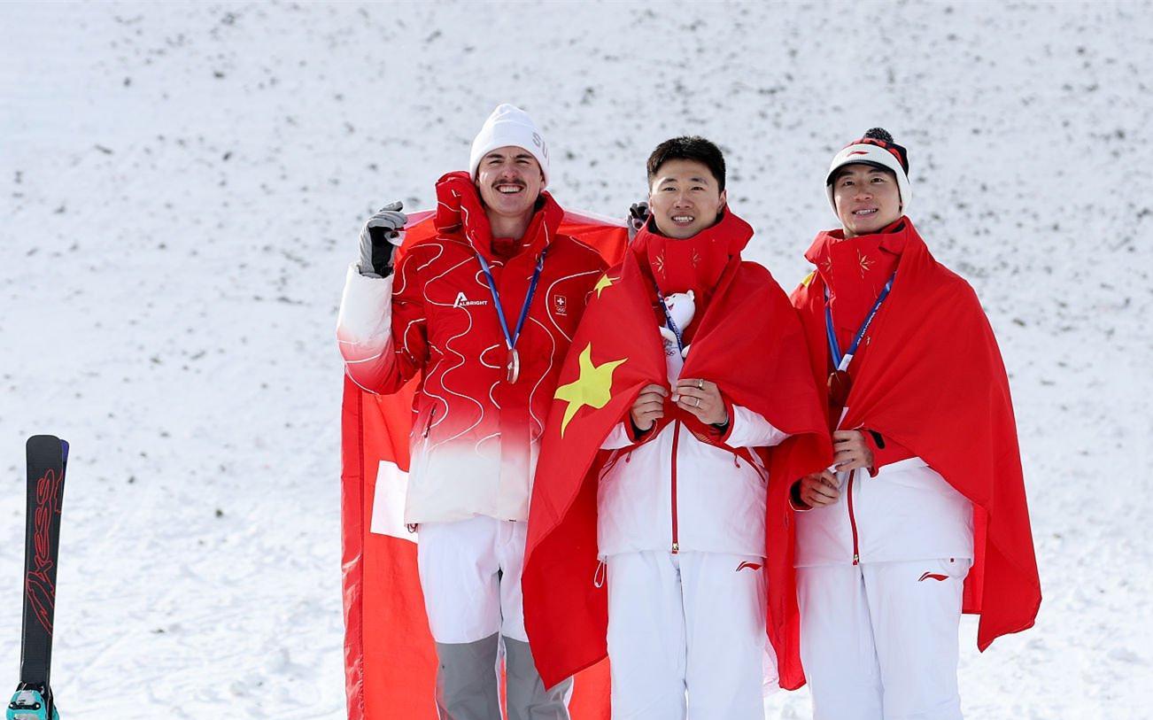 九游体育官方网站-金牌夫妇！王心迪132.6分夺冠，携手徐梦桃创神迹，激动跪地庆祝